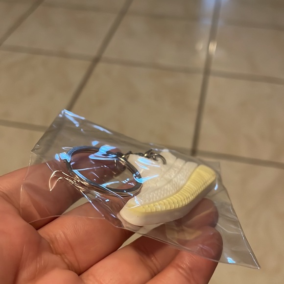 Keychain ✨🫶🏻 - Picture 2 of 3